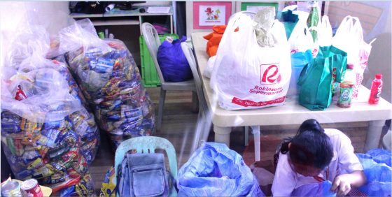 TO THE RESCUE. Pupils from the Silliman University Elementary School spend their free time last Nov 11 repacking relief goods for the victims of super typhoon ‘Yolanda’. PHOTO BY Yuys Escoreal